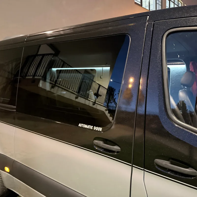 Mercedes-Benz Sprinter 8+1 — automatic passenger door